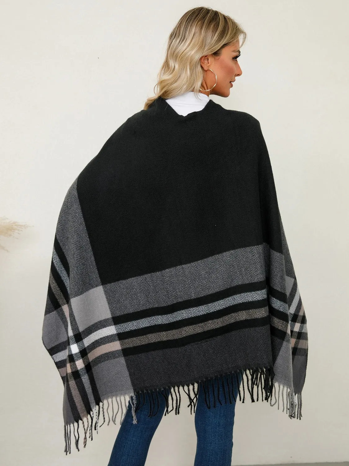 Fringe Contrast Plaid Poncho Women's Sweater Plaid New Women's Fashion