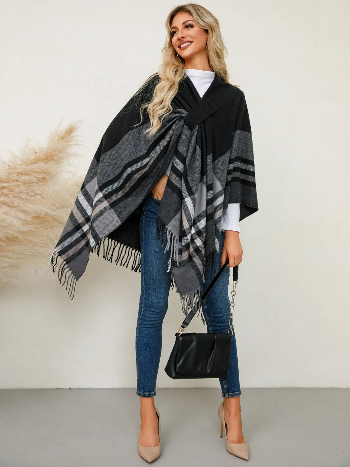 Fringe Contrast Plaid Poncho Women's Sweater Plaid New Women's Fashion